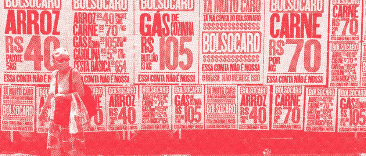Muro coberto de cartazes de protesto